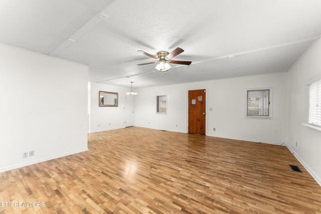 352 Lakeview Drive, Crossville, TN 38558