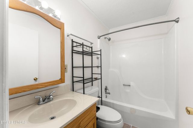 352 Lakeview Drive, Crossville, TN 38558