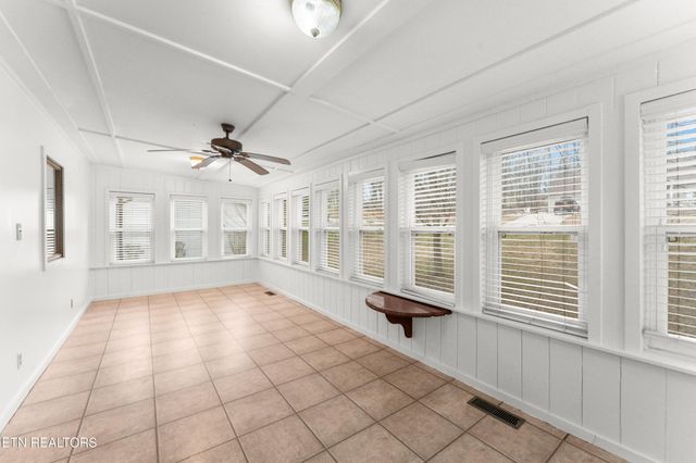 352 Lakeview Drive, Crossville, TN 38558