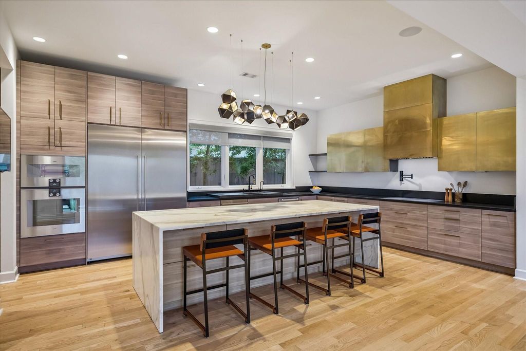 Image 20 of property listing at 3706 Tangley Street, Houston, TX 77005