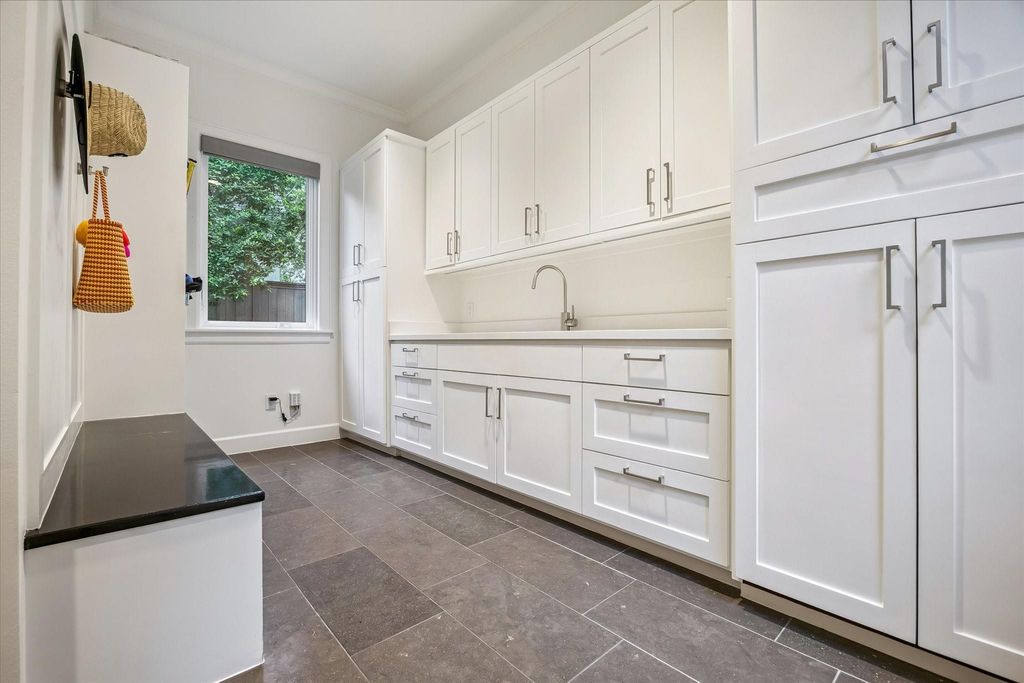 Image 23 of property listing at 3706 Tangley Street, Houston, TX 77005