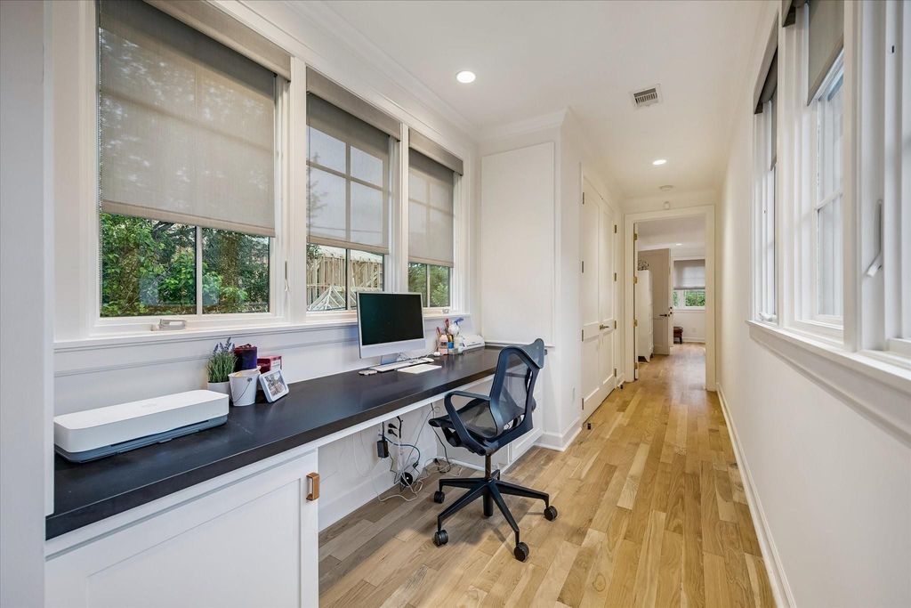 Image 38 of property listing at 3706 Tangley Street, Houston, TX 77005
