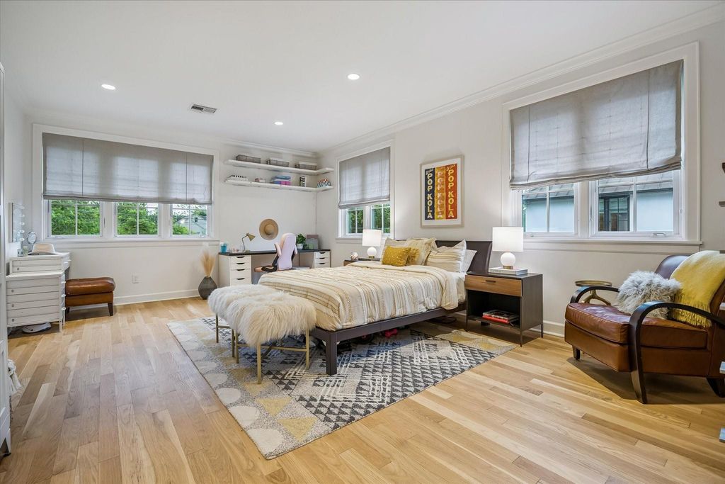 Image 39 of property listing at 3706 Tangley Street, Houston, TX 77005