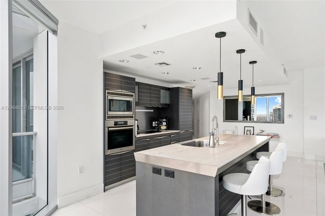 200 Biscayne Boulevard Way 3802, Miami, FL 33131