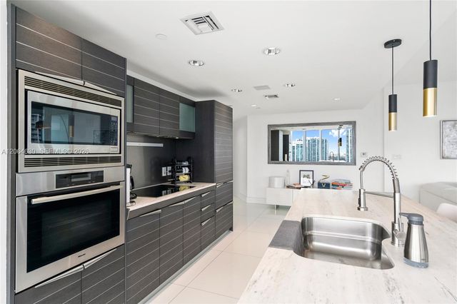 200 Biscayne Boulevard Way 3802, Miami, FL 33131