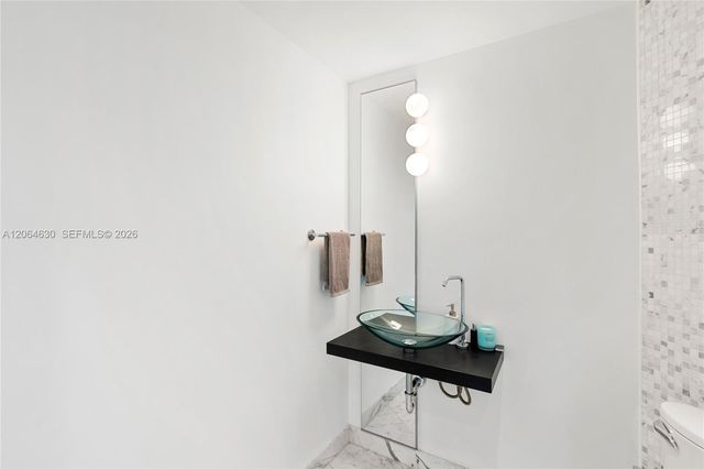 200 Biscayne Boulevard Way 3802, Miami, FL 33131