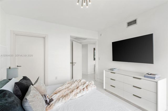 200 Biscayne Boulevard Way 3802, Miami, FL 33131