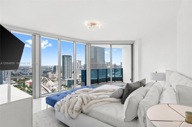 200 Biscayne Boulevard Way 3802, Miami, FL 33131