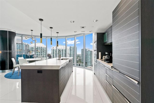 200 Biscayne Boulevard Way 3802, Miami, FL 33131