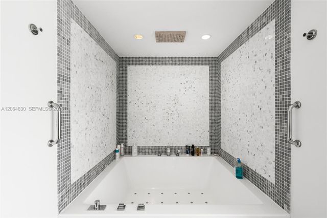200 Biscayne Boulevard Way 3802, Miami, FL 33131