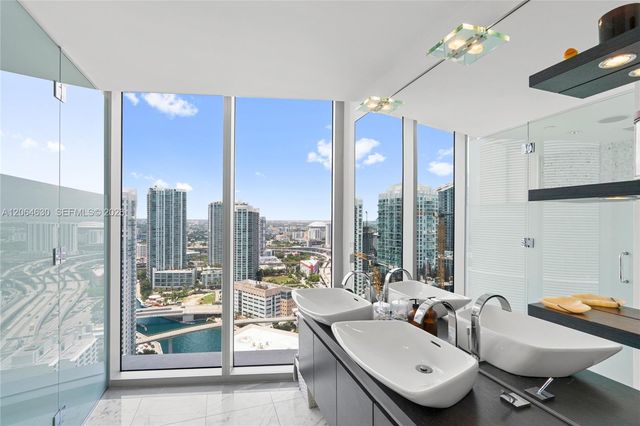 200 Biscayne Boulevard Way 3802, Miami, FL 33131