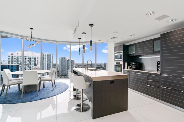 200 Biscayne Boulevard Way 3802, Miami, FL 33131