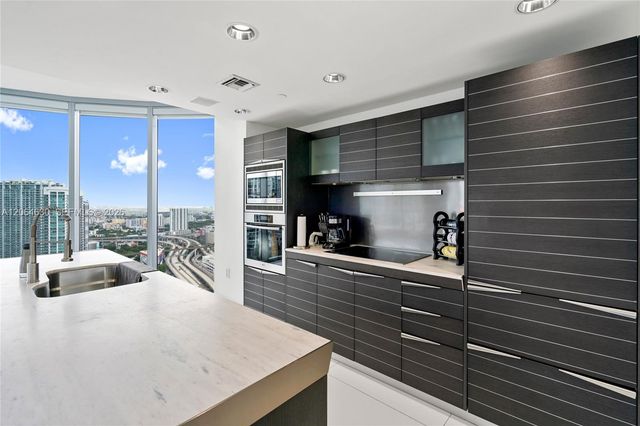 200 Biscayne Boulevard Way 3802, Miami, FL 33131
