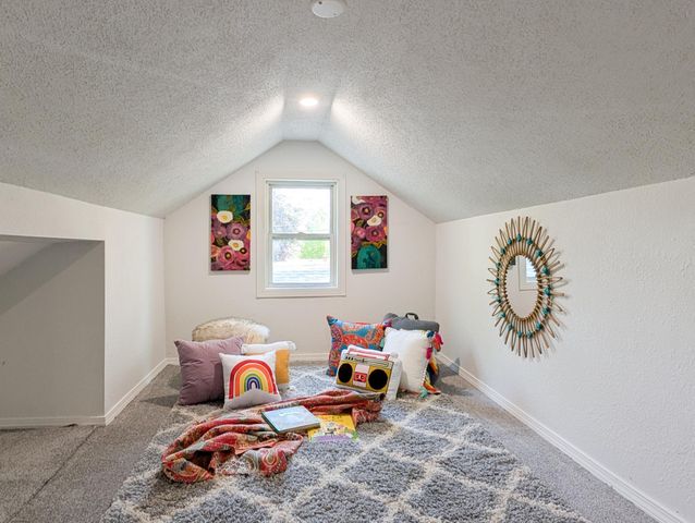 991 Minnehaha Avenue W, Saint Paul, MN 55104