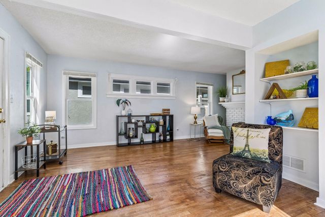 991 Minnehaha Avenue W, Saint Paul, MN 55104