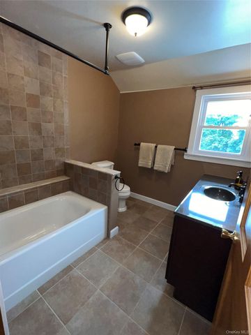 14 Jackson Avenue, Middletown, NY 10940
