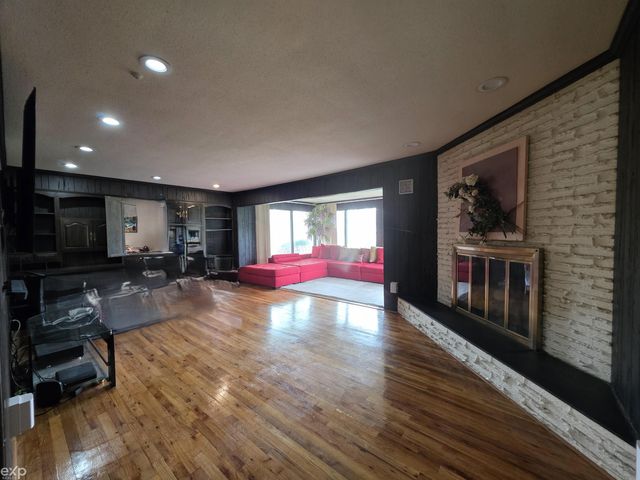 23223 Bellwood Drive, Southfield, MI 48034