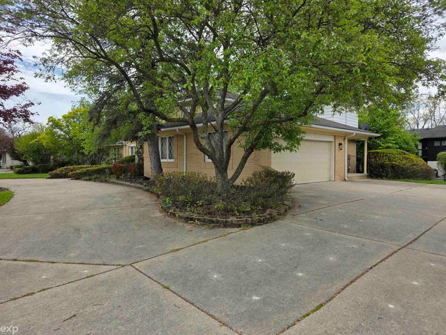 23223 Bellwood Drive, Southfield, MI 48034