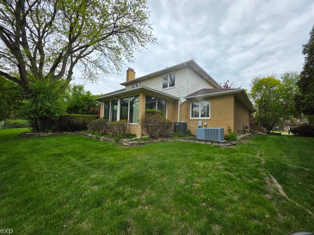 23223 Bellwood Drive, Southfield, MI 48034