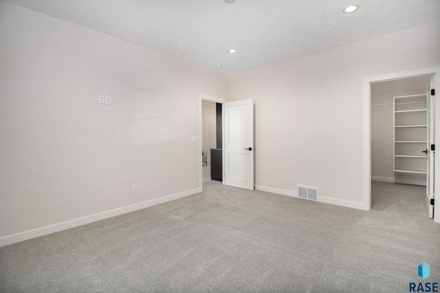 104 N Bryggen Pl Place, Sioux Falls, SD 57107