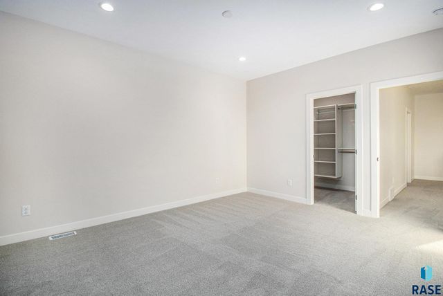 104 N Bryggen Pl Place, Sioux Falls, SD 57107