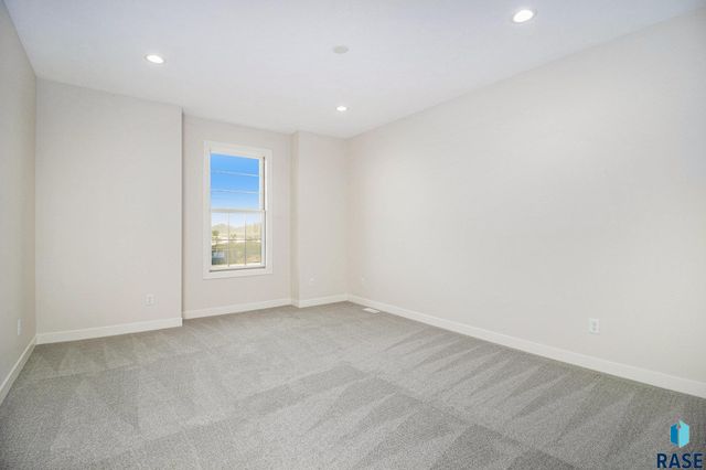 104 N Bryggen Pl Place, Sioux Falls, SD 57107