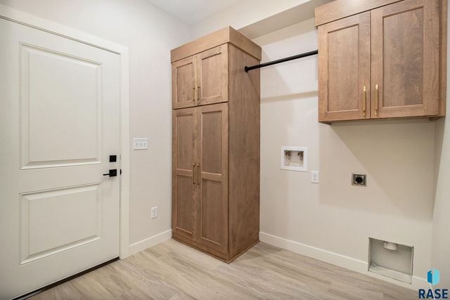 104 N Bryggen Pl Place, Sioux Falls, SD 57107