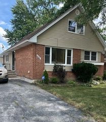 16827 Glen Oaks Drive, Country Club Hills, IL 60478