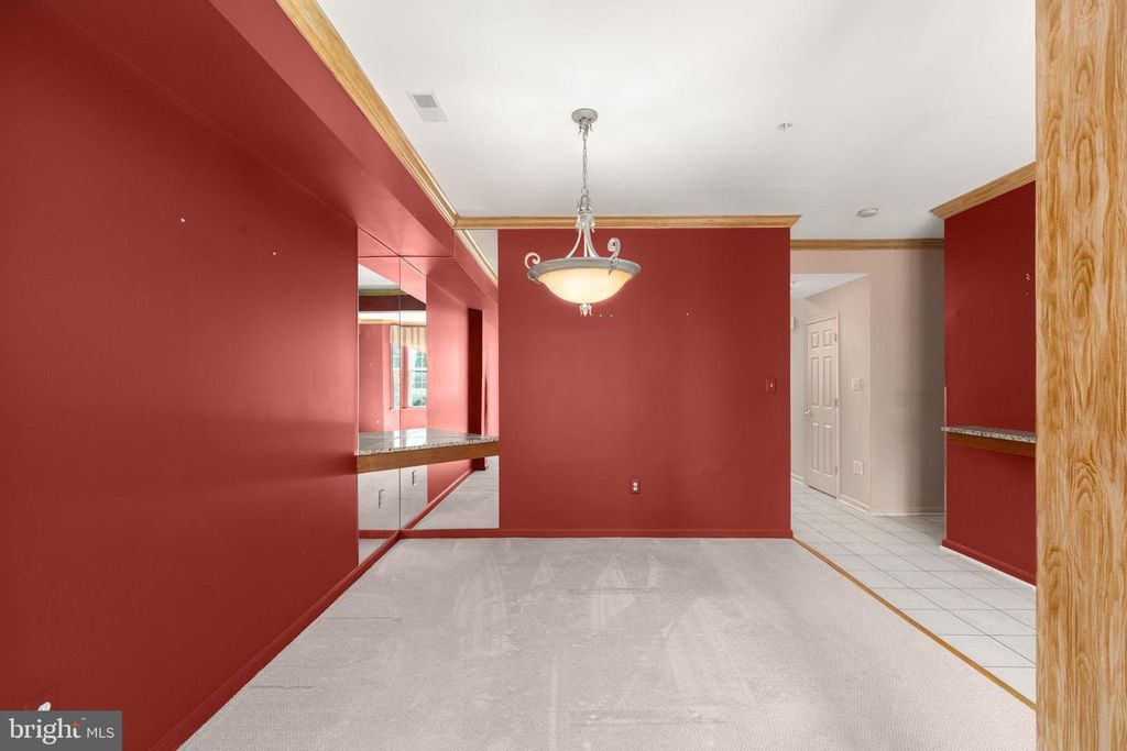 Image 12 of property listing at 118 OLD HOUSE CT #118, Baltimore, MD 21208