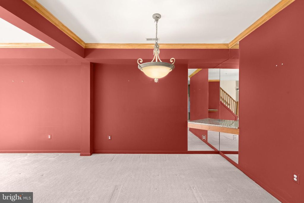 Image 13 of property listing at 118 OLD HOUSE CT #118, Baltimore, MD 21208