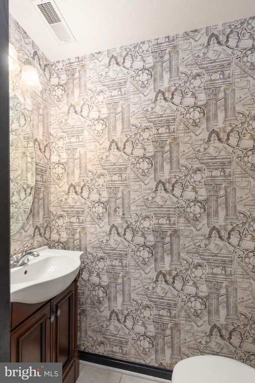 Image 14 of property listing at 118 OLD HOUSE CT #118, Baltimore, MD 21208