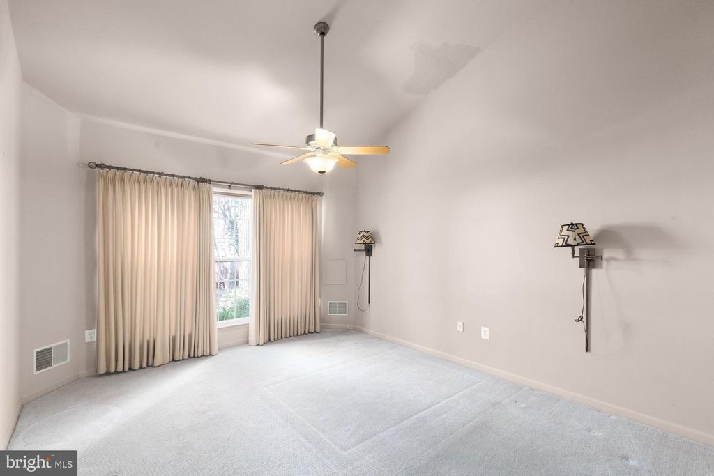 Image 15 of property listing at 118 OLD HOUSE CT #118, Baltimore, MD 21208