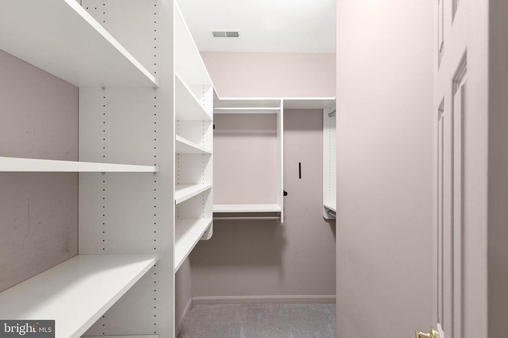 Image 17 of property listing at 118 OLD HOUSE CT #118, Baltimore, MD 21208