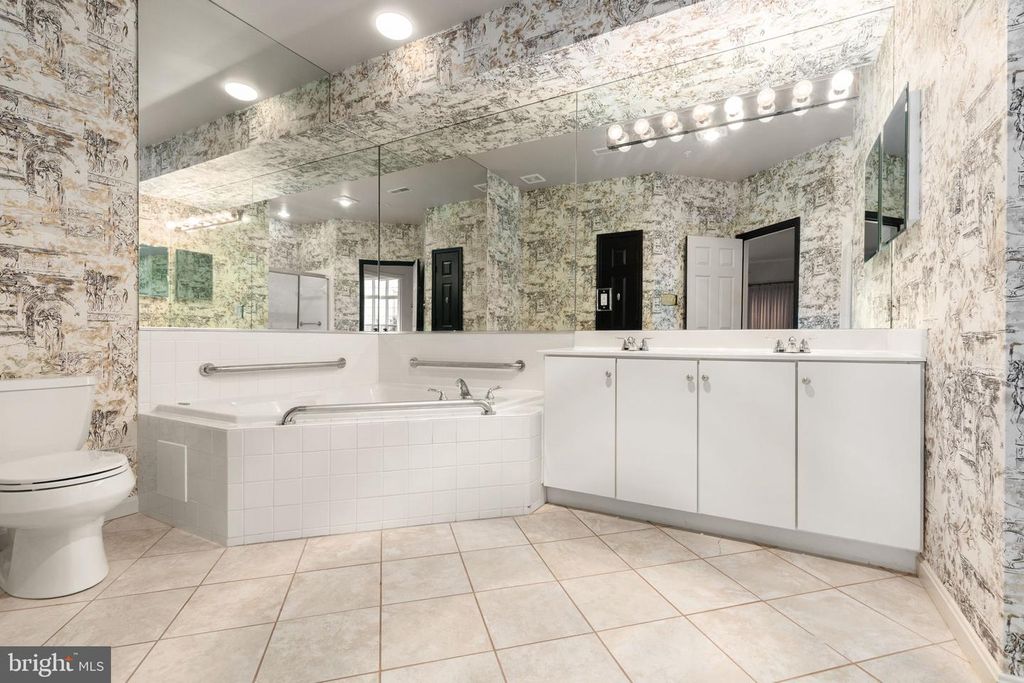 Image 19 of property listing at 118 OLD HOUSE CT #118, Baltimore, MD 21208