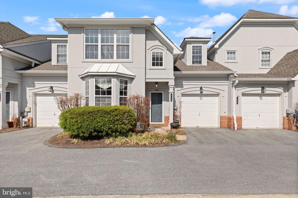 Image 2 of property listing at 118 OLD HOUSE CT #118, Baltimore, MD 21208