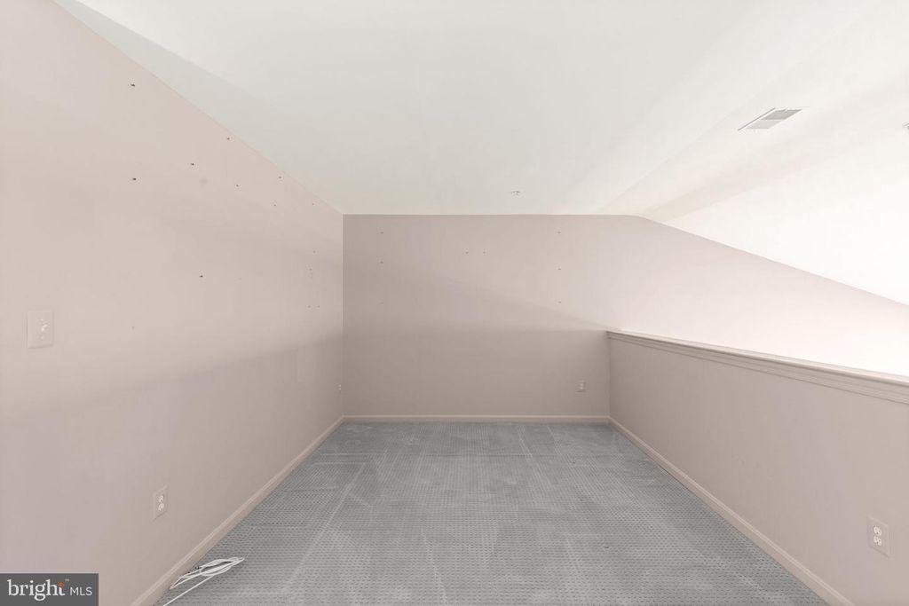 Image 20 of property listing at 118 OLD HOUSE CT #118, Baltimore, MD 21208