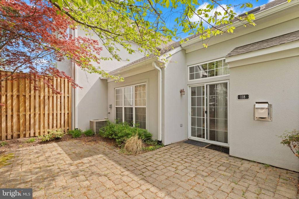 Image 28 of property listing at 118 OLD HOUSE CT #118, Baltimore, MD 21208