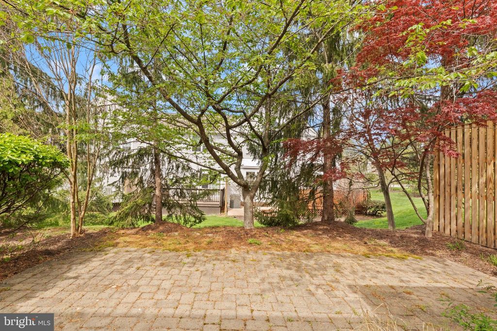 Image 30 of property listing at 118 OLD HOUSE CT #118, Baltimore, MD 21208