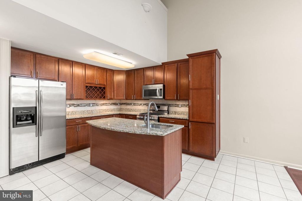 Image 6 of property listing at 118 OLD HOUSE CT #118, Baltimore, MD 21208