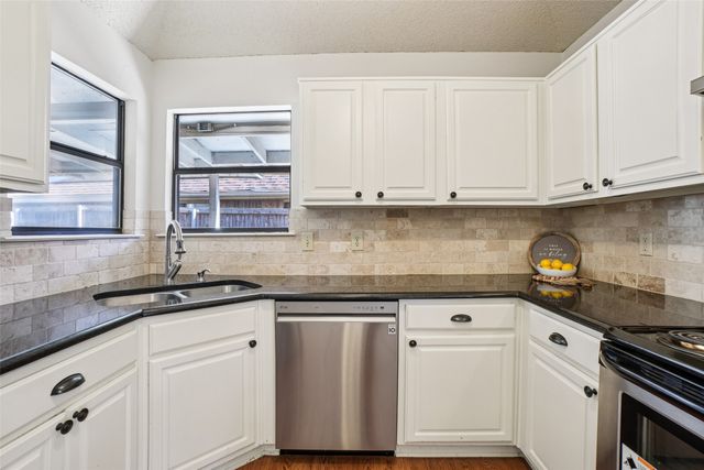 1517 Brookwood Drive, Grapevine, TX 76051