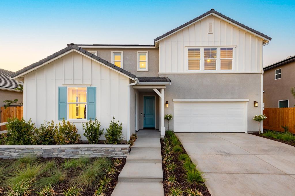 1179 Maclure Avenue W, Madera, CA 93636