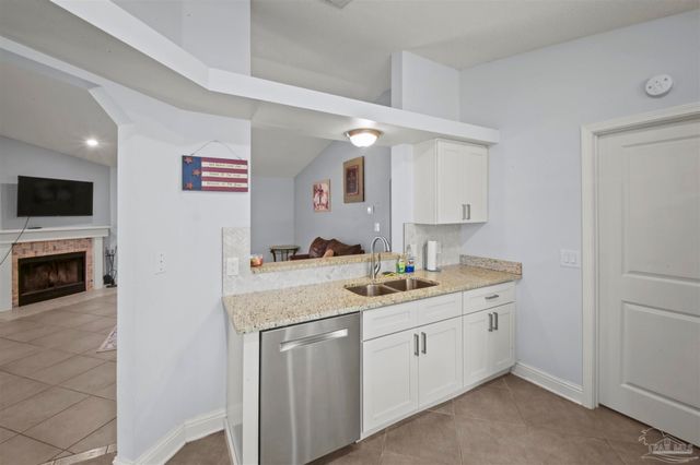 7140 Blue Jack Dr, Navarre, FL 32566