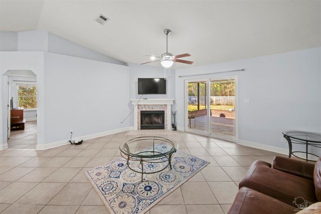 7140 Blue Jack Dr, Navarre, FL 32566
