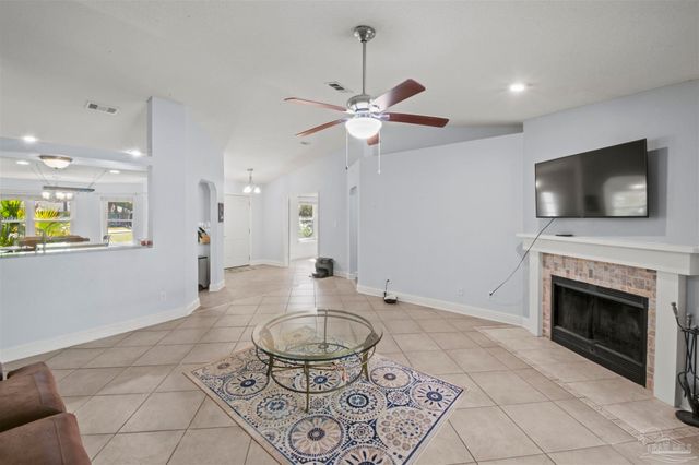7140 Blue Jack Dr, Navarre, FL 32566