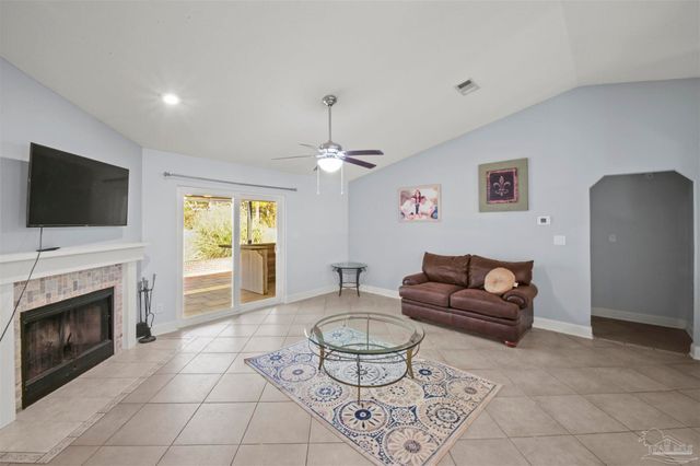 7140 Blue Jack Dr, Navarre, FL 32566