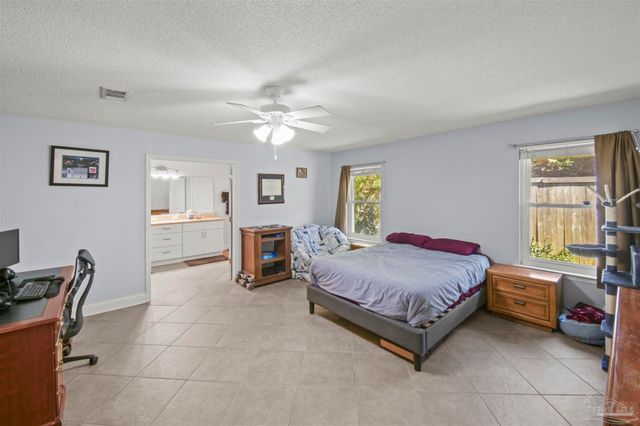 7140 Blue Jack Dr, Navarre, FL 32566