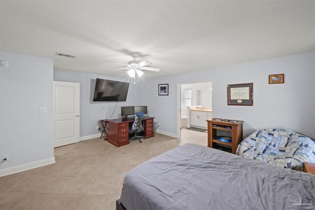 7140 Blue Jack Dr, Navarre, FL 32566