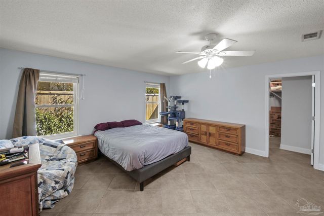 7140 Blue Jack Dr, Navarre, FL 32566
