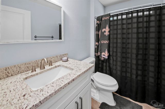 7140 Blue Jack Dr, Navarre, FL 32566