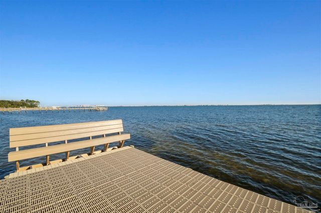 7140 Blue Jack Dr, Navarre, FL 32566